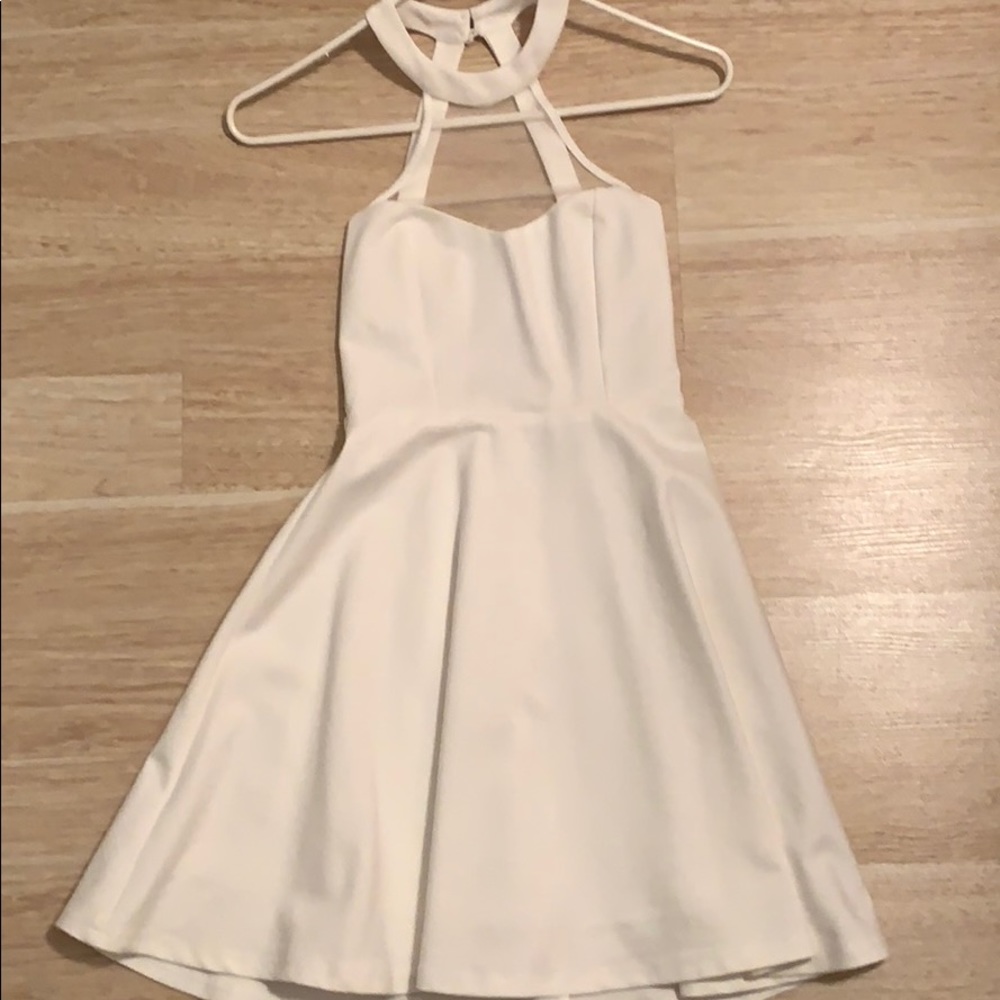 White Lulu’s dress